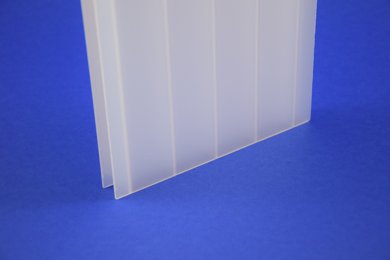 Acrylglas-Stegplatte Heat Stop! (PLEXIGLAS® Rohmasse) 16mm, opal climablue, Struktur 2 Fach, 32mm St