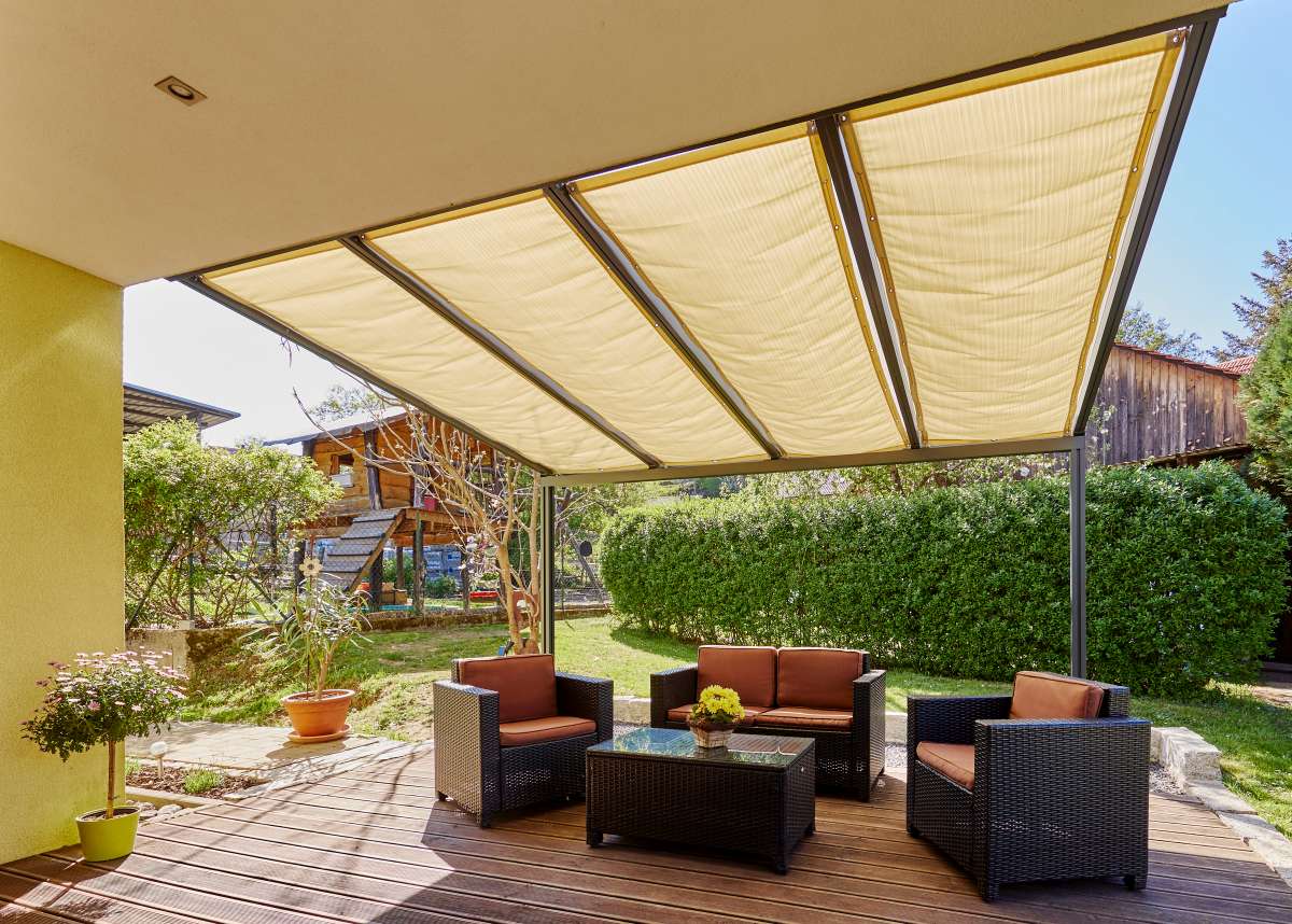 Beschattung_mit_Seilzug_Sandstone_beige_3